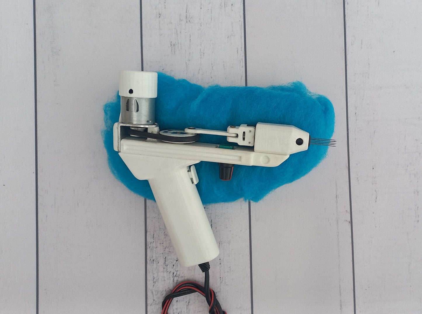 White Electric Felting machine with 1 - 5 needles speed control ( M&V )