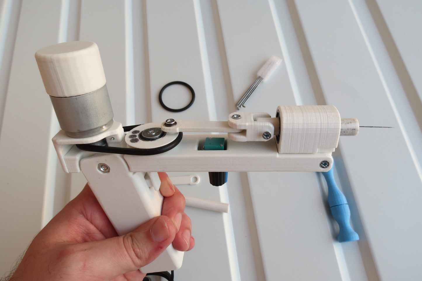 White Electric Felting machine with 1 - 5 needles speed control ( M&V )