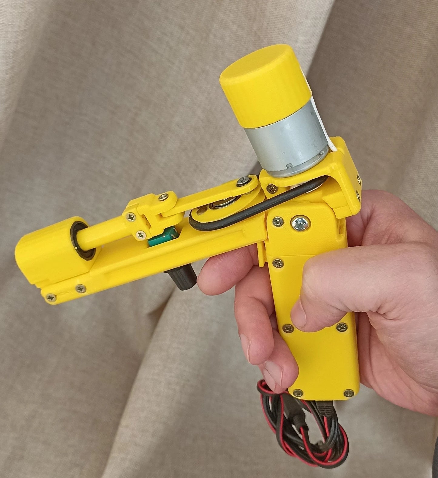 Yellow Electric Felting machine with 1 - 5 needles speed control ( M&V )