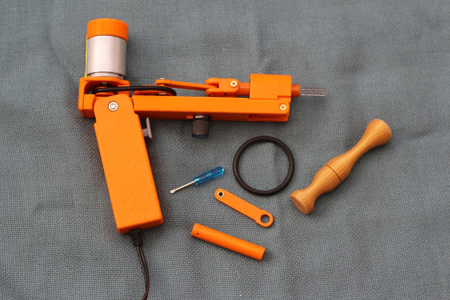 Electric Felting machine with 1 - 5 needles speed control + GIFT ( M&V )