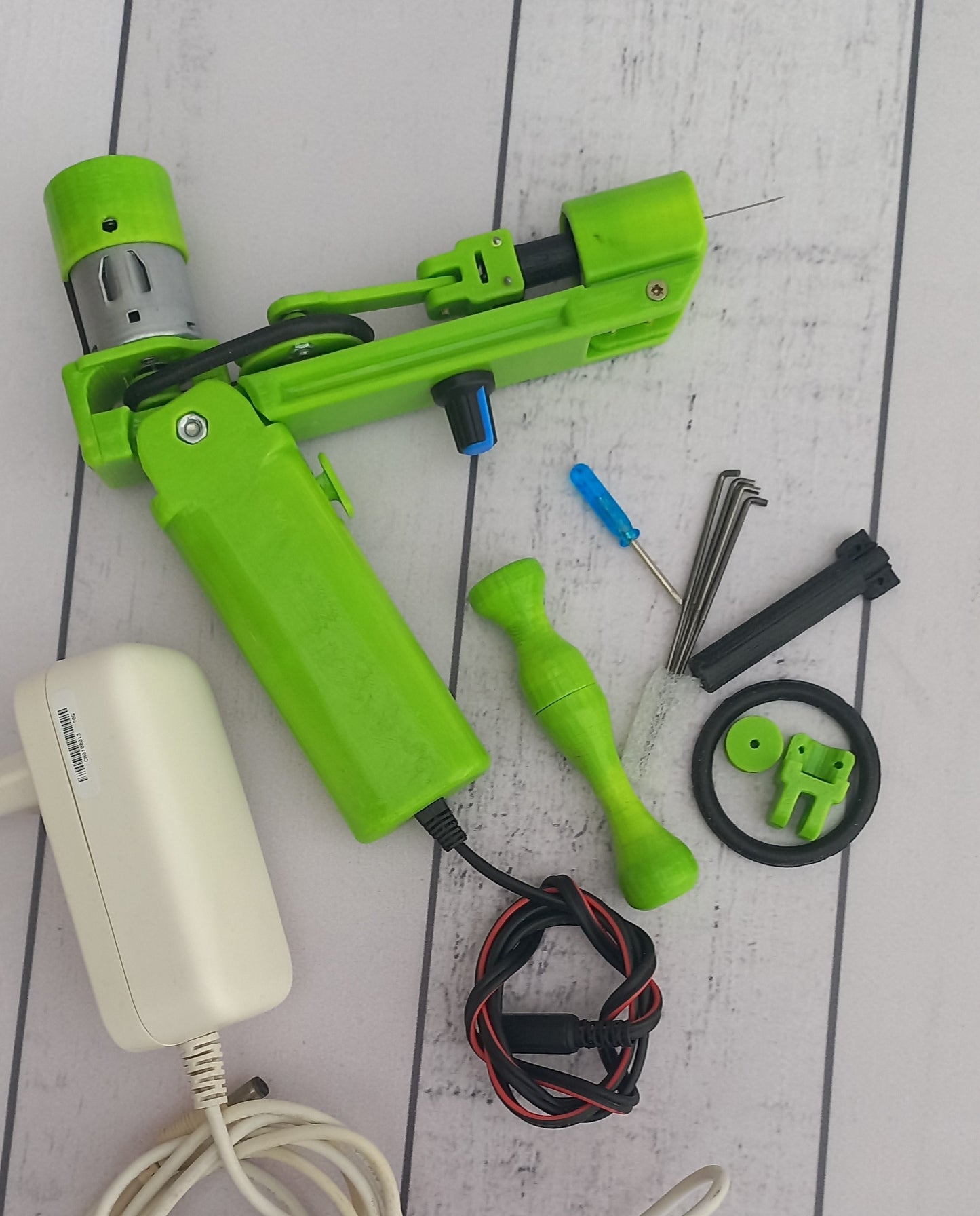 Green Electric Felting machine with 1 - 5 needles speed control ( M&V )