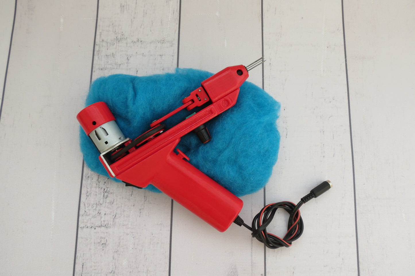 Red Electric Felting machine with 1 - 5 needles speed control ( M&V )