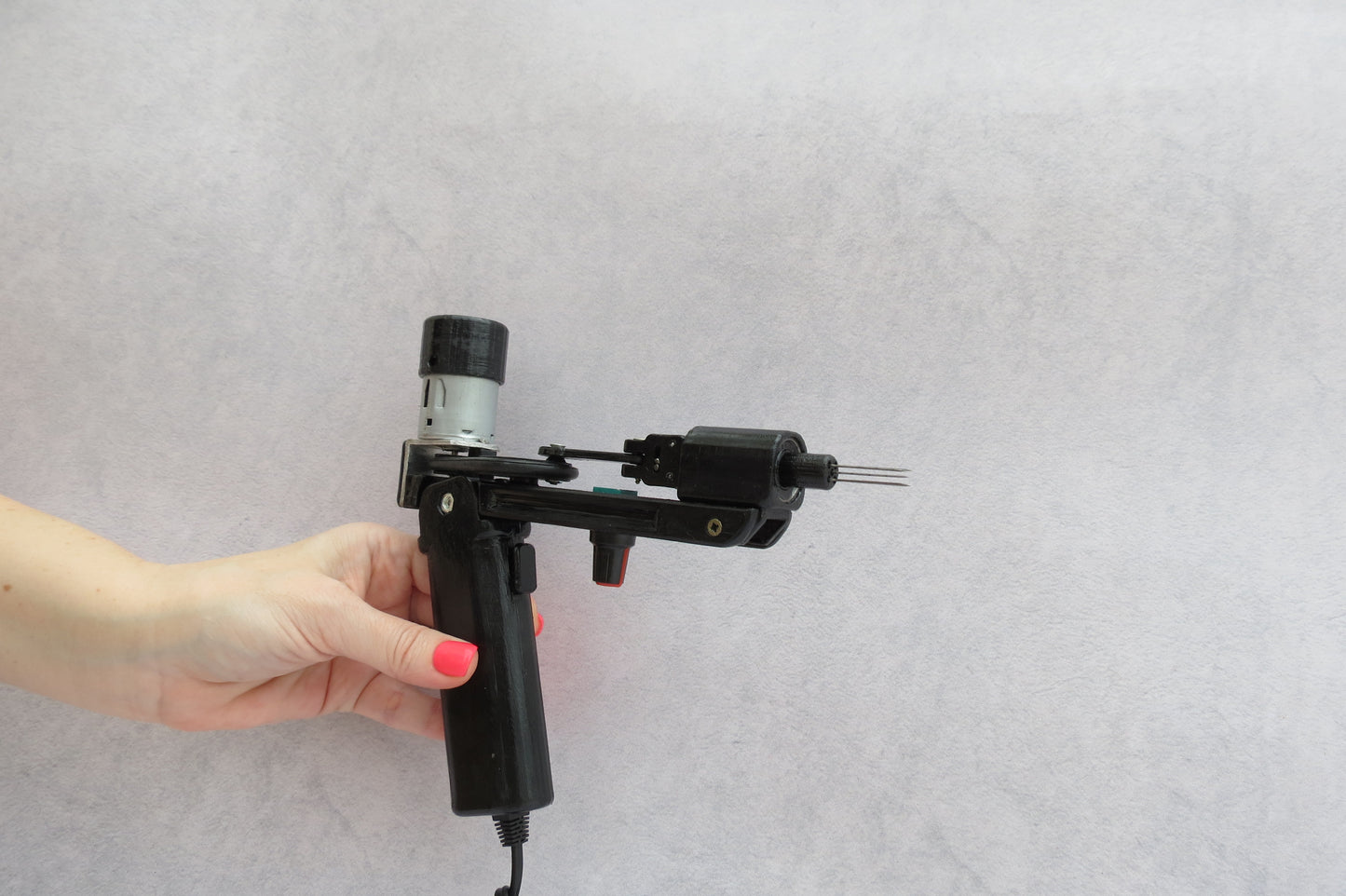 Black Electric Felting machine with 1 - 5 needles speed control ( M&V )